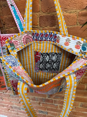 Sac cabas matelassé en coton à patchwork imprimé au bloc à la main