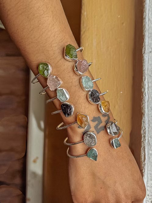 Brazalete Duality de plata esterlina con piedra