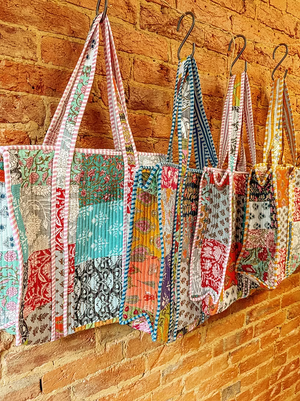 Sac cabas matelassé en coton à patchwork imprimé au bloc à la main