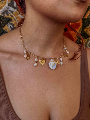 Collar con dije de concha Ophélie