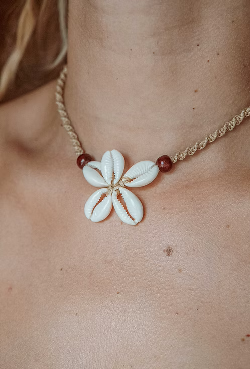 Moana Surf Flower Macrame Shell Necklace
