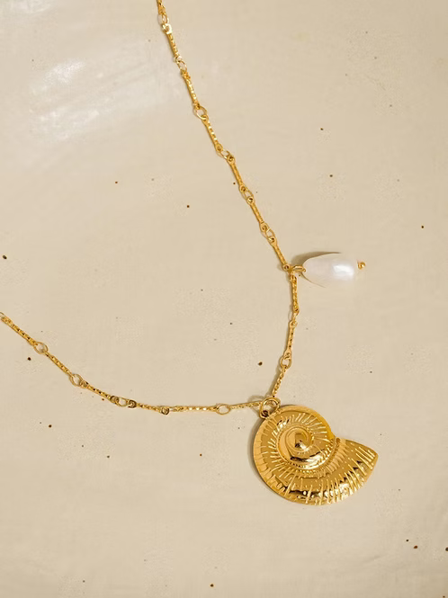 Viola Shell Necklace