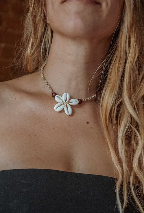 Moana Surf Flower Macrame Shell Necklace