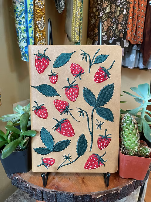 Diario bordado de fresas