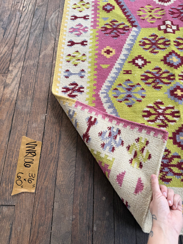 Tapis vintage en laine tissé main 106 | 3' x 5'