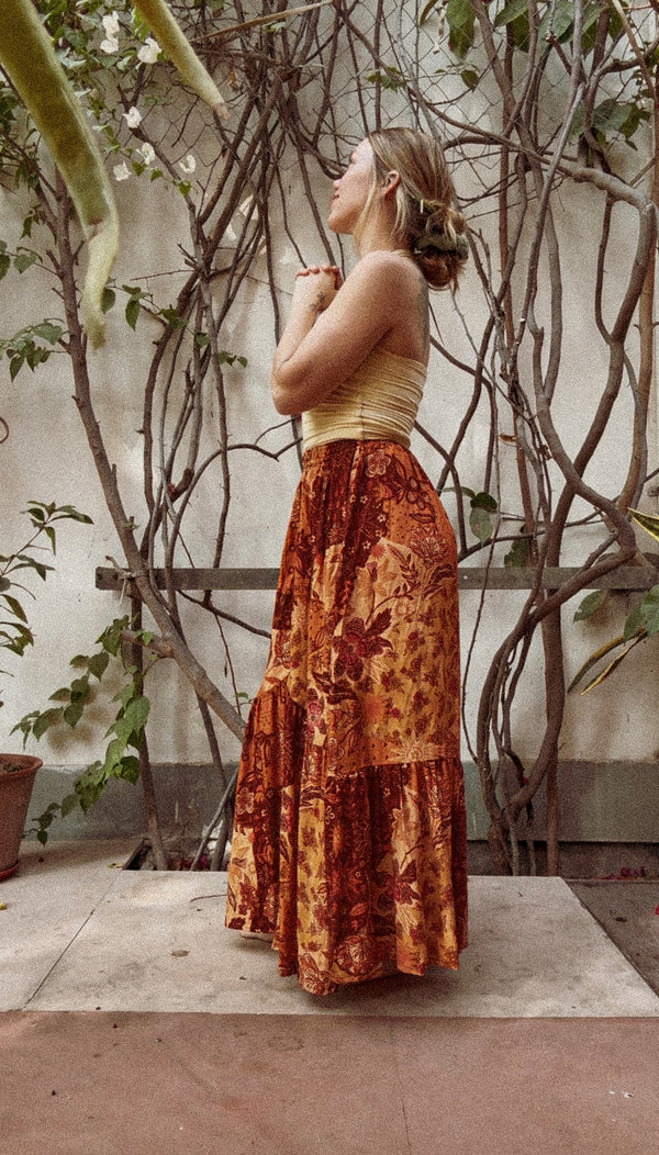 Falda Rajkali con niveles de botones