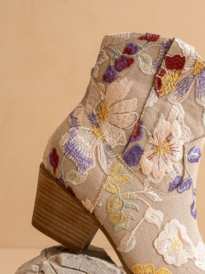 The Wanda | Bottes western à applique florale taupe