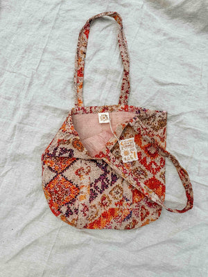 BOLSO DE MANO Kantha con diseño de alfombra persa
