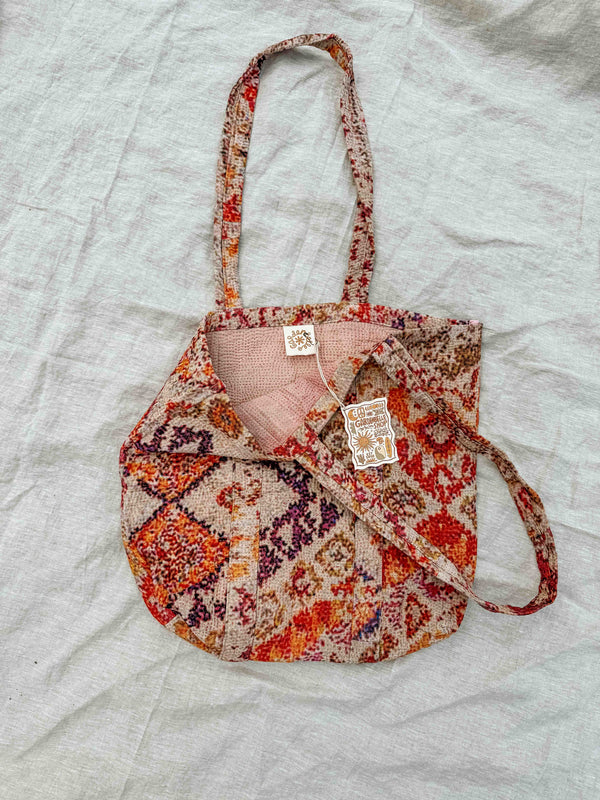 BOLSO DE MANO Kantha con diseño de alfombra persa