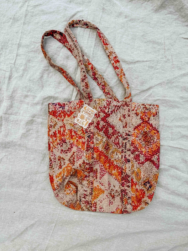 BOLSO DE MANO Kantha con diseño de alfombra persa