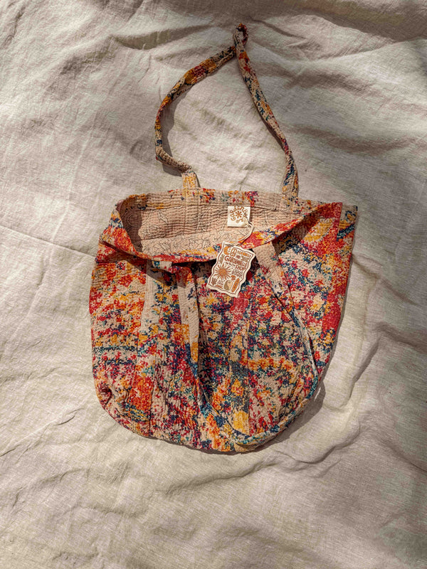 BOLSO DE MANO Kantha con diseño de alfombra persa