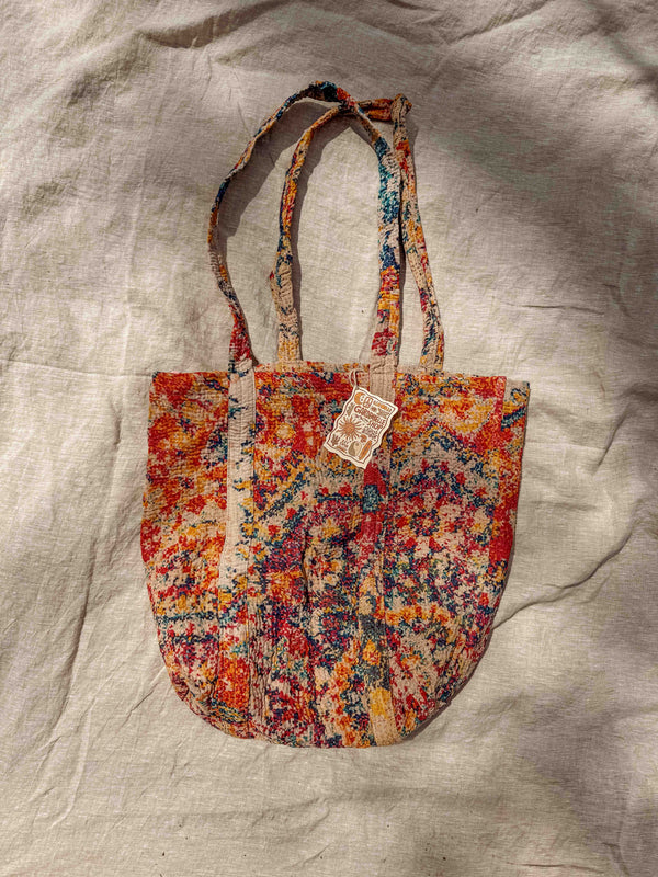 BOLSO DE MANO Kantha con diseño de alfombra persa