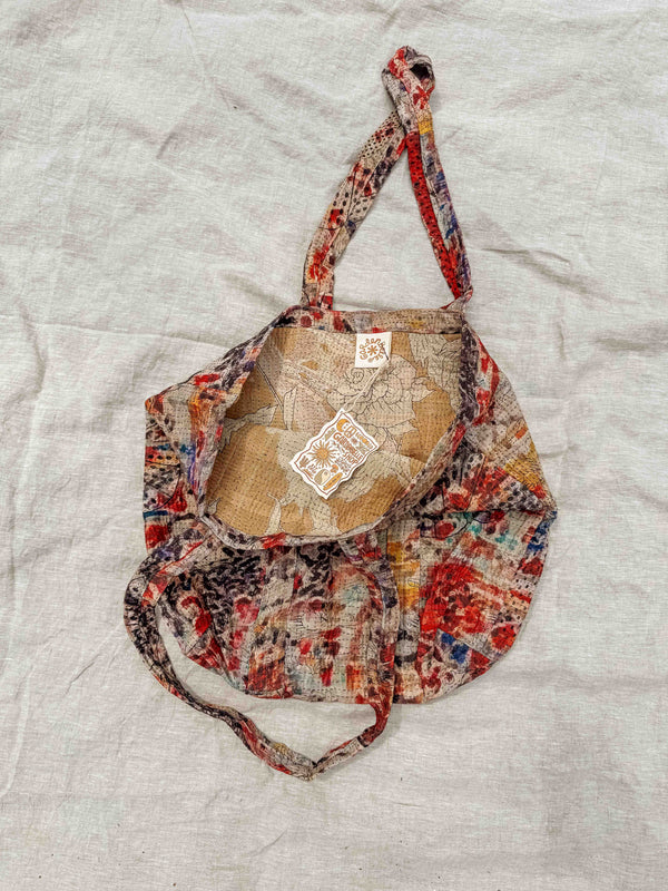 BOLSO DE MANO Kantha con diseño de alfombra persa