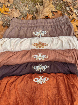 Pantalones de cáñamo bordados con polilla de Tulum
