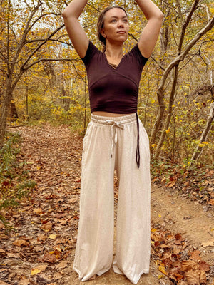 Pantalones de cáñamo bordados con polilla de Tulum